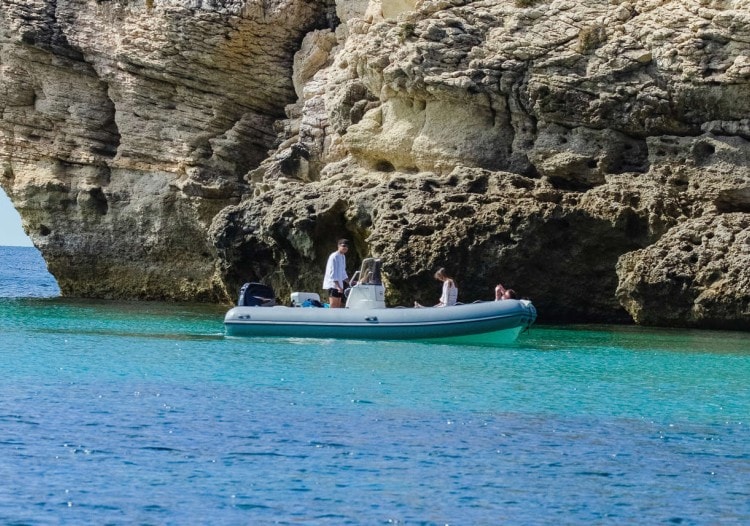 Sardegna In Gommone Tra Grotte E Calette | Costa Crociere