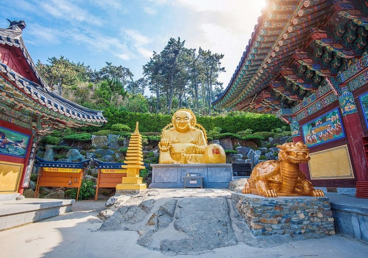 L'Affascinante Tempio Haedong Yonggungsa | Costa Crociere